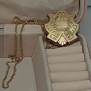 Vintage Golden Detailed Designed Pin/Pendant